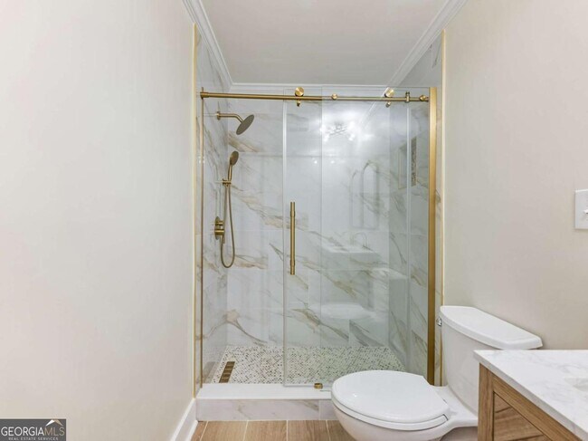 Building Photo - 605 Candler St