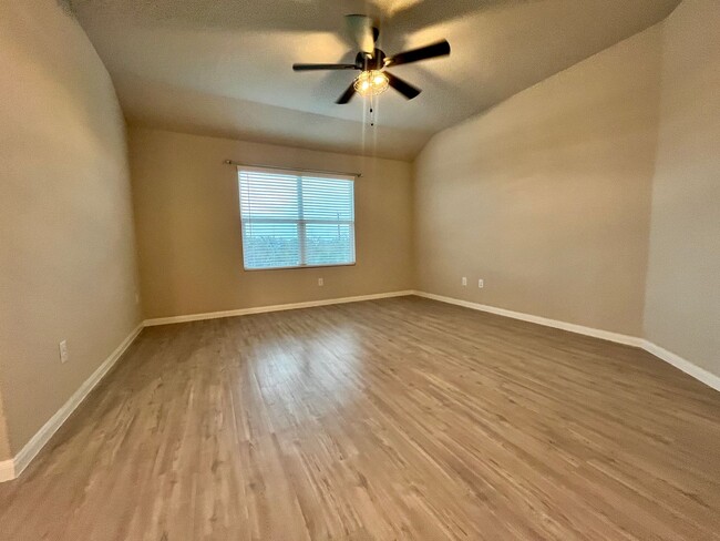 Building Photo - **Amazing Amenities ** Bulverde & 281- bac...