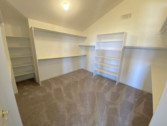 Building Photo - West El Paso LARGE 4bed/3.5bath 3 Car Garage Home-VIEWS!