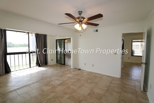 Building Photo - Beautiful Condo