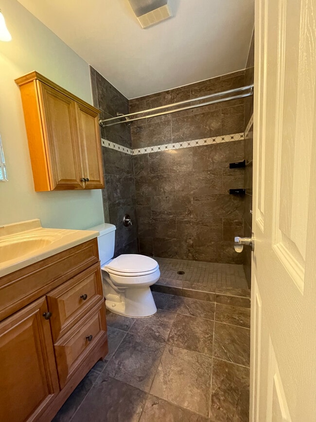 Building Photo - 3128 Headrow Cir