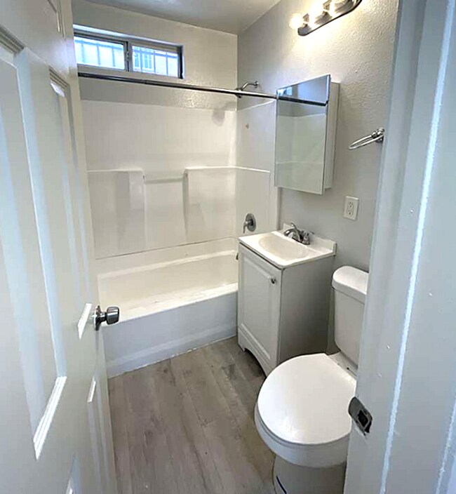 Building Photo - 1333 E 47th St