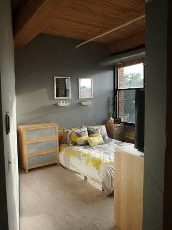 Building Photo - 2911 N Western Ave