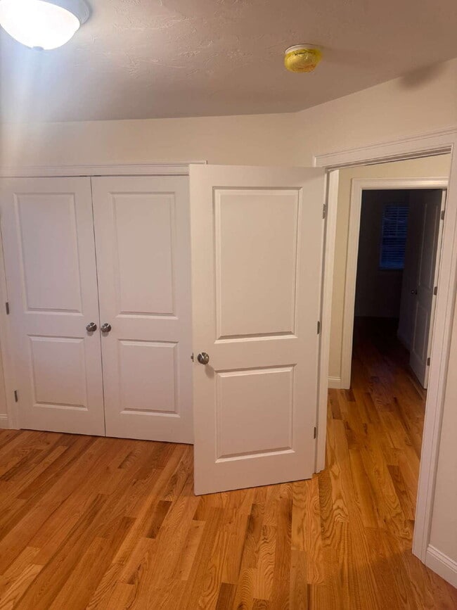 Building Photo - Beautiful 3 Bedroom 2.5 Bath Townhouse Ava...