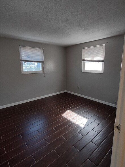 Building Photo - 12814 Spring Ave