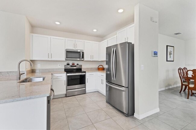 Building Photo - 3293 Hilltop Cir