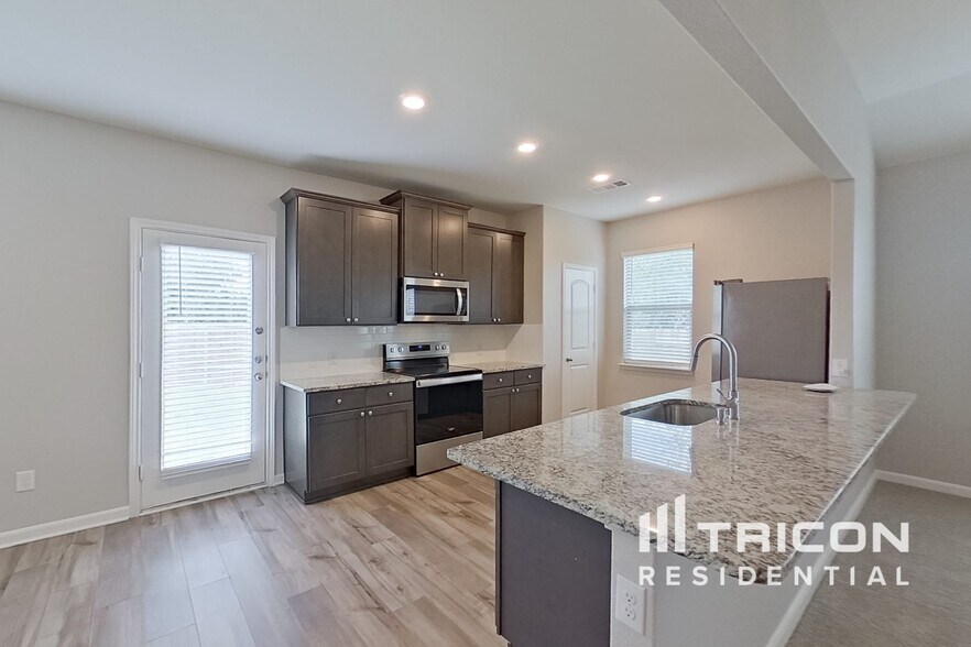 Building Photo - 1603 Cotton Blossom Ln