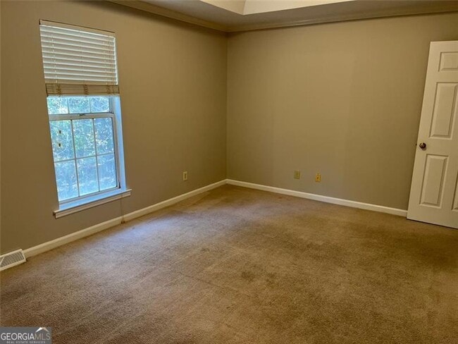 Building Photo - 326 Leafmore Rd SW