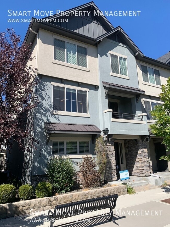 Building Photo - 3240 E Thoroughbred Ln