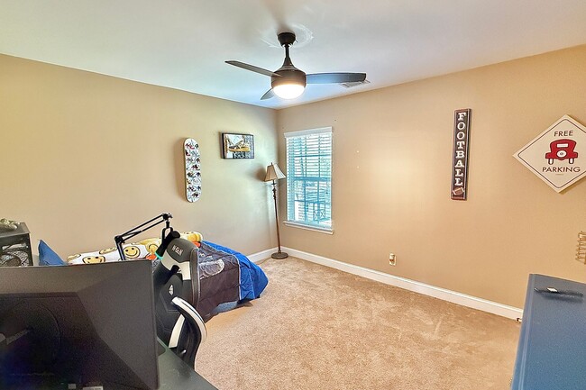Building Photo - 470 Briarcrest Dr NE