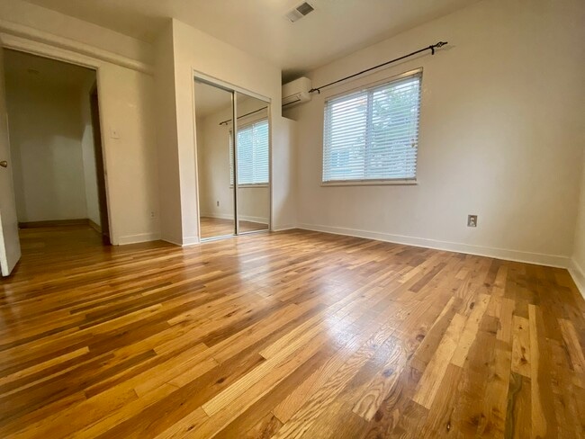 Building Photo - 502 Los Arboles Ave NW