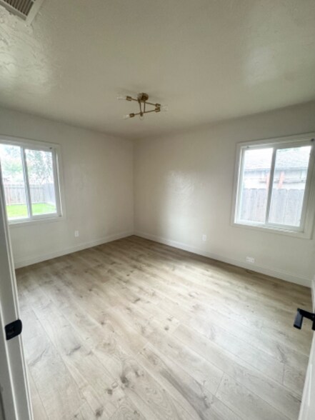 Building Photo - 708 Burke Ave