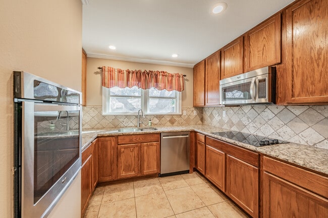 Building Photo - 6817 Fortune Rd