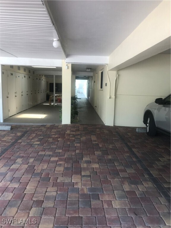 Building Photo - 216 Banyan Blvd