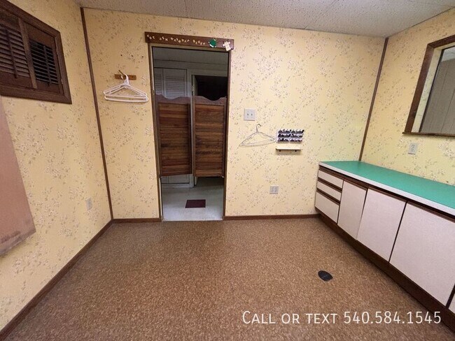 Building Photo - 136 Grimes St