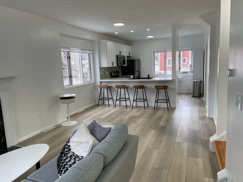 Building Photo - 43 Adams St