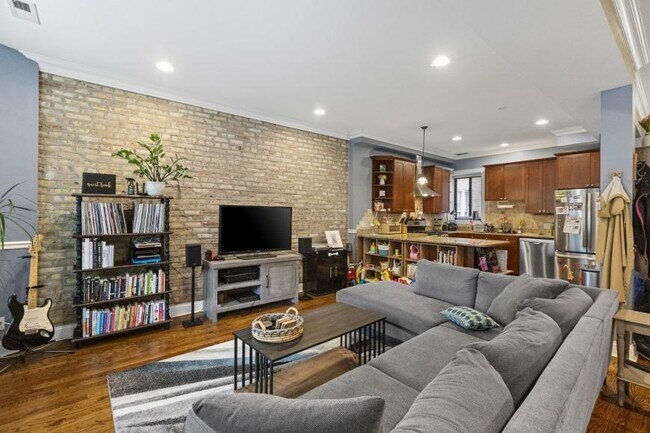 Building Photo - 2 bedroom in Chicago IL 60640