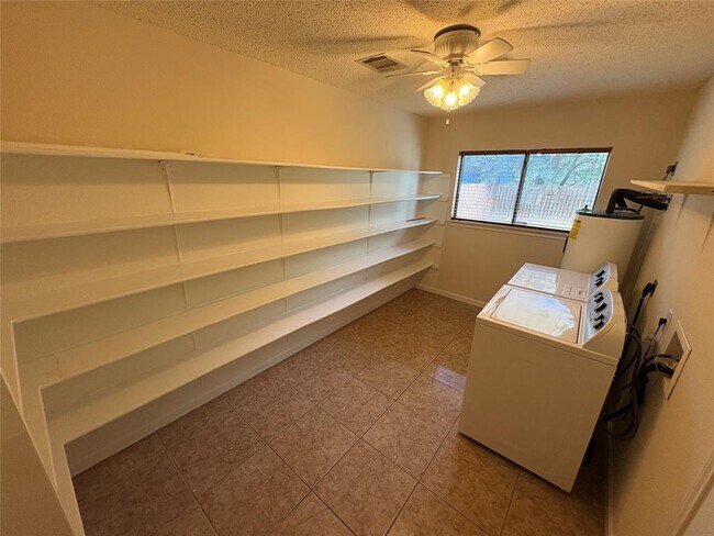 Building Photo - 1367 Lakeside Loop