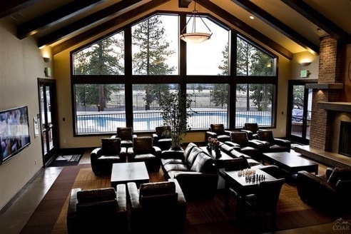 Building Photo - Beautiful Pahlisch home w/great floor plan...