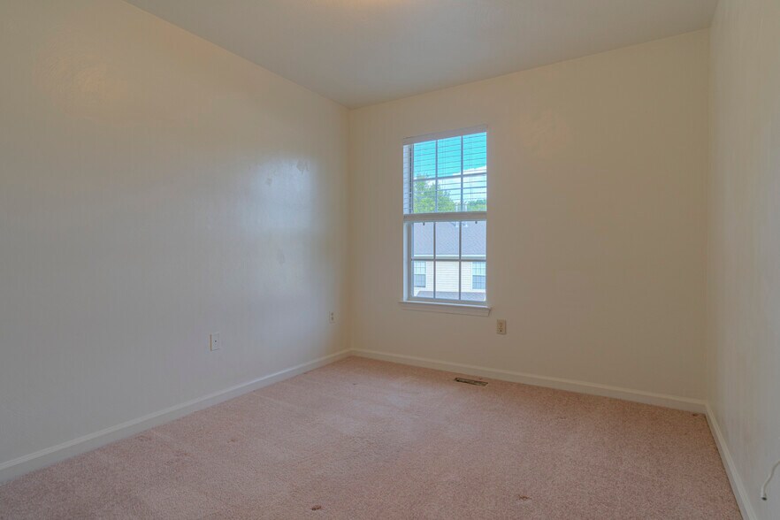 Building Photo - 852 Patrick Henry Dr