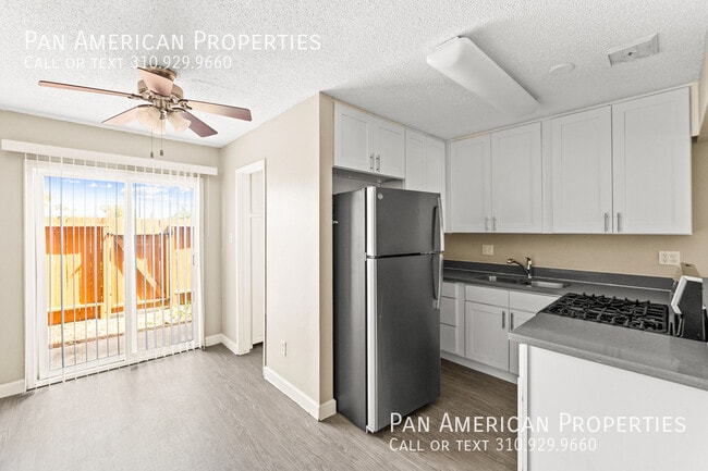 Building Photo - 15443 Van Buren St