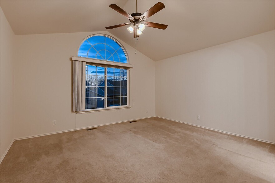 Building Photo - 2625 Fernwood Pl
