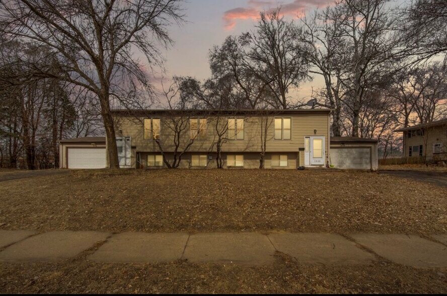 Building Photo - 3828 W 108th St