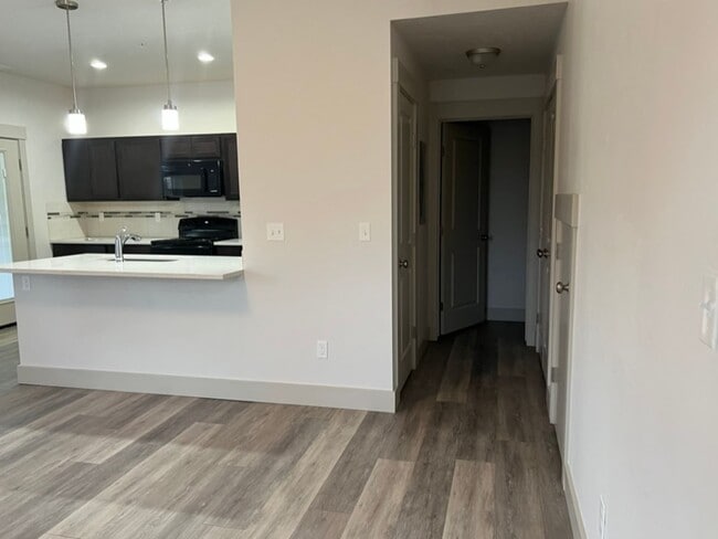 Building Photo - WELCOME TO SUNBEAM TOWNHOMES