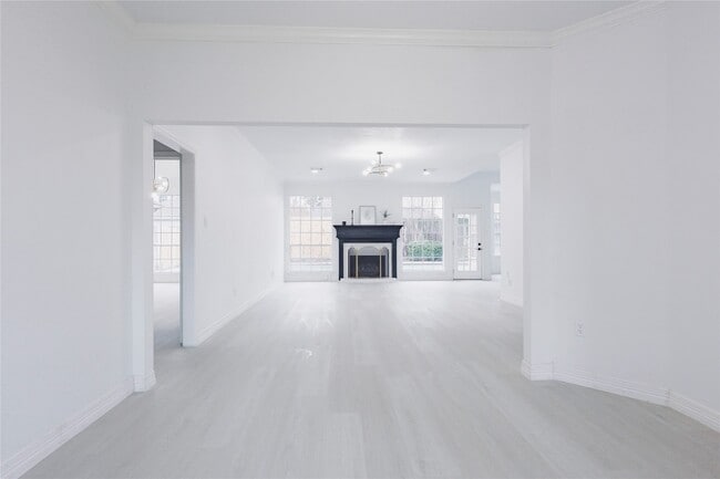 Building Photo - 17527 Sandy Cliffs Dr