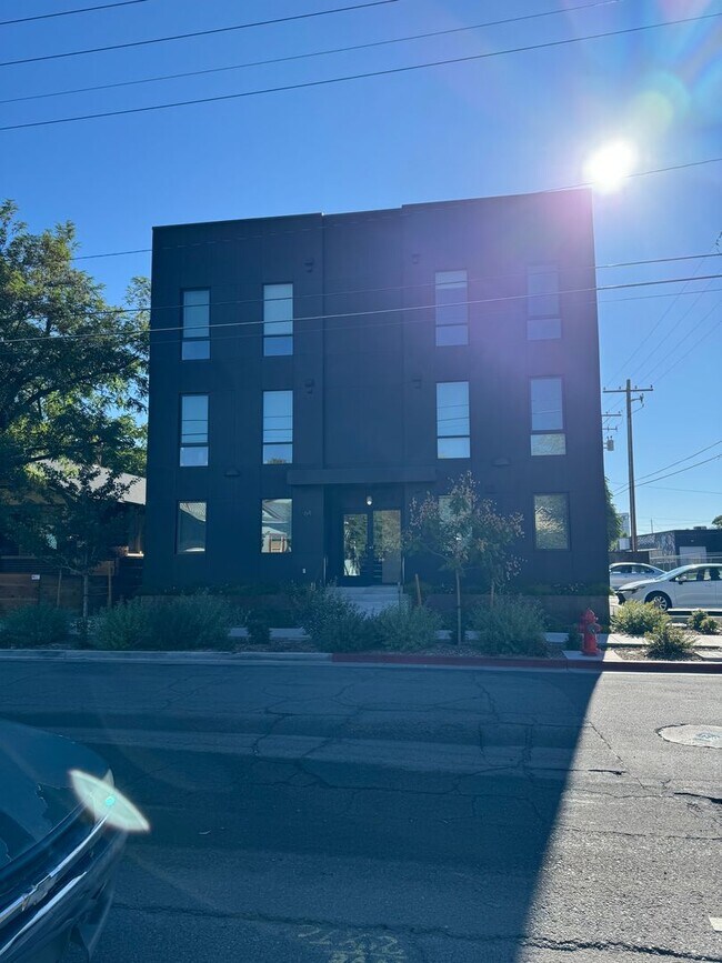 Interior Photo - 64 Park St