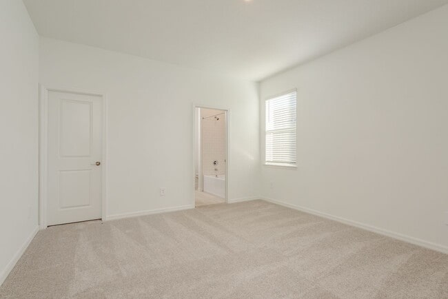 Building Photo - 18234 Pleasantview Blvd