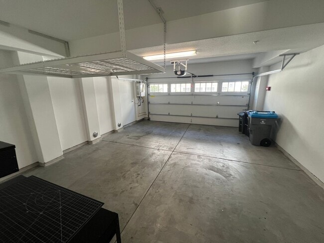 Building Photo - Beautiful 3 bed 2.5 bath Townhouse in Moun...