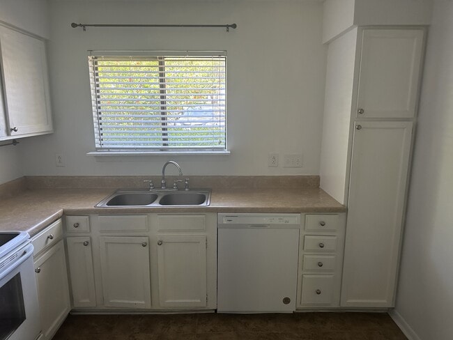 Building Photo - 2900 Heathstead Place