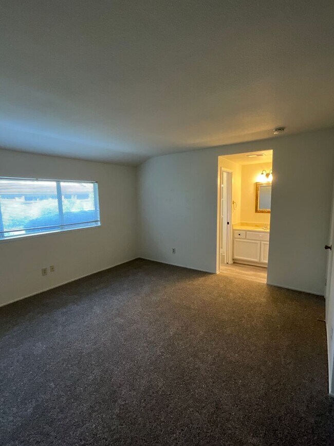 Building Photo - SPACIOUS 3 BED HOME IN ROCKLIN!!