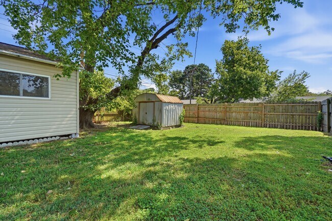 Building Photo - 600 Breeds Hill Rd