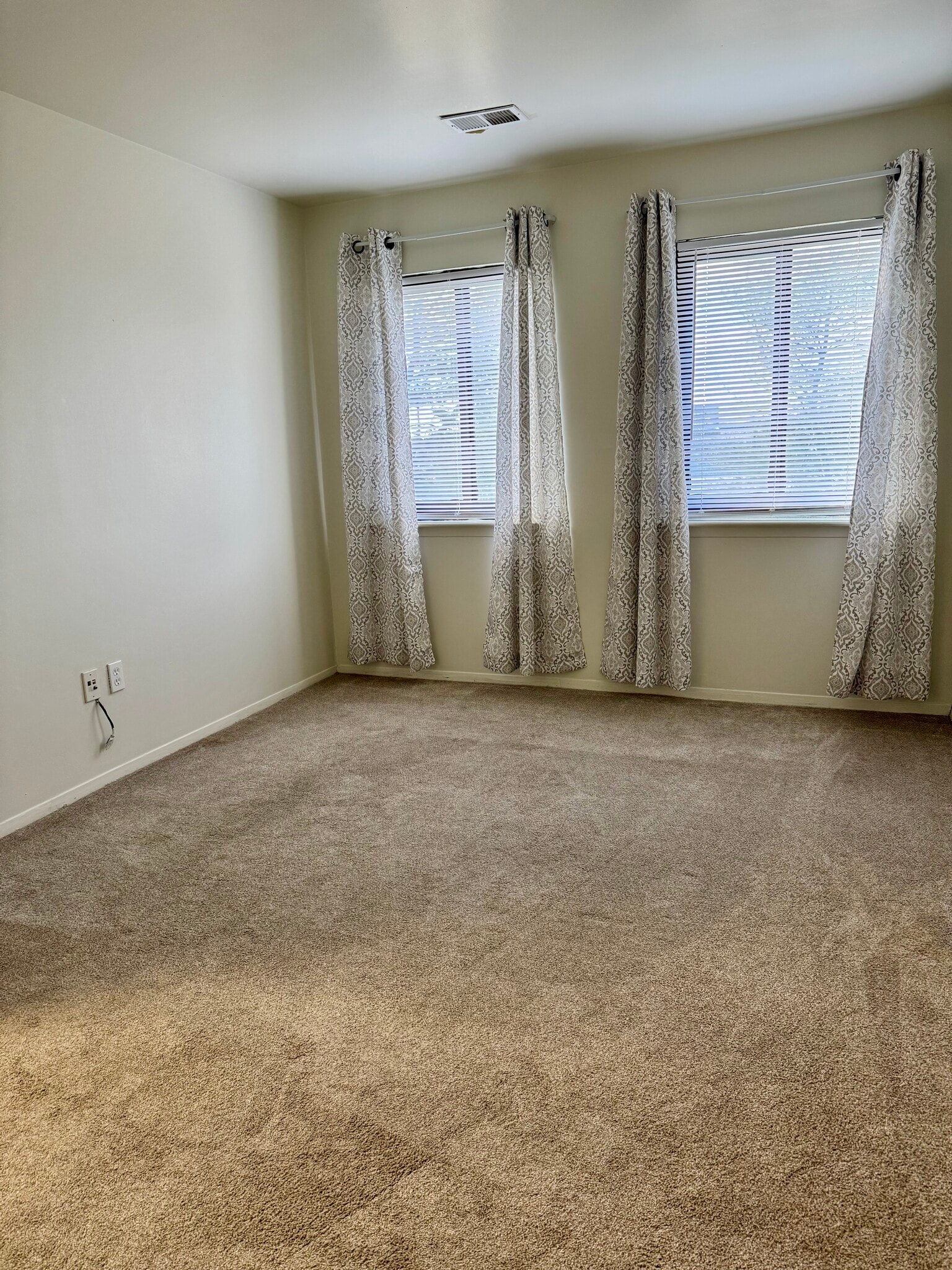 Building Photo - 1001 White Oak Rd