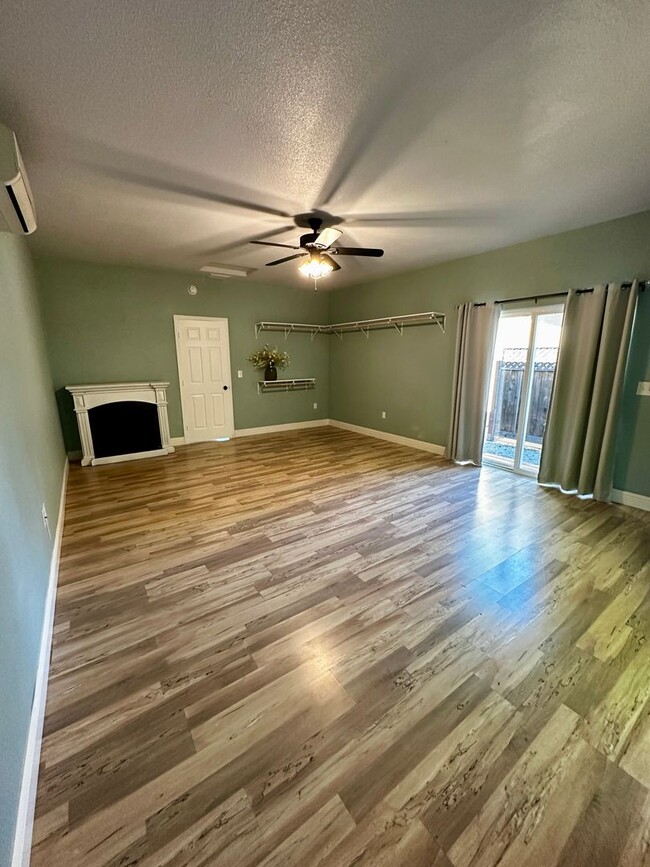 Building Photo - Spacious 1 Bedroom with RIVER TRAIL ACCESS!!