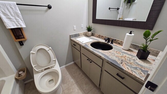 Building Photo - 6430 Bankside Dr