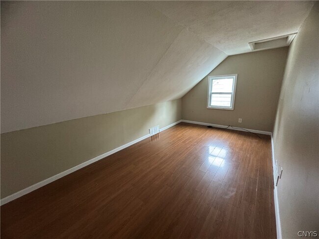 Building Photo - 220 Roxann Ave