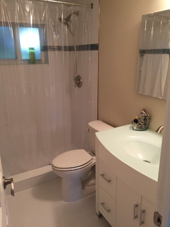 Main Bath - 6520 N Ocean Blvd