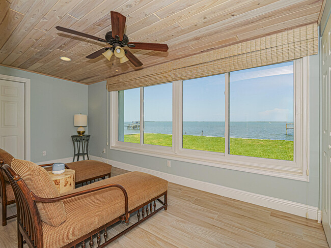 Building Photo - 13630 N Indian River Dr