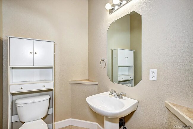 Building Photo - 3 bed / 2.5 bath duplex in Castle Rock!! -18 month lease preferred