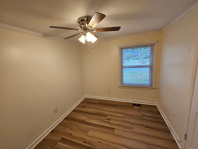 Building Photo - 1318 Planters Dr