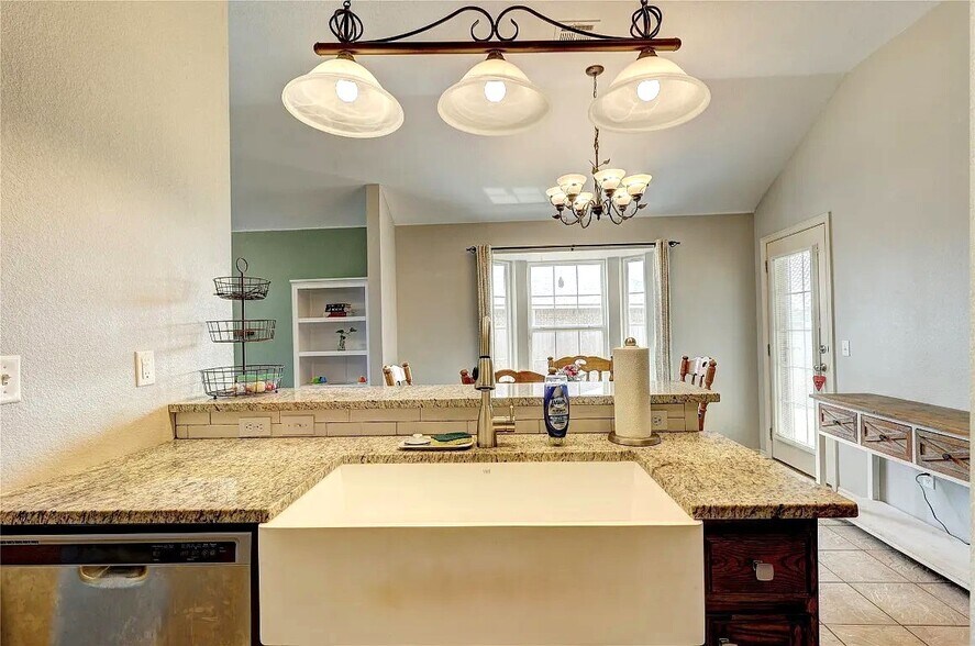 Building Photo - 2404 Deer Chase Dr