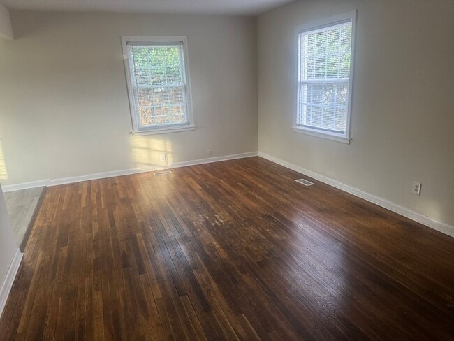 Building Photo - Charming 2br 1ba Home! Available Now!