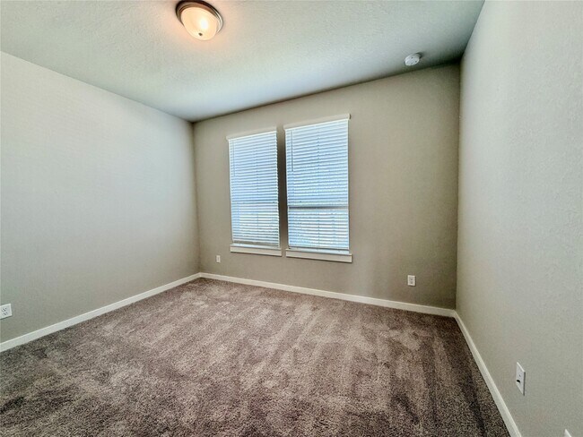 Building Photo - 7415 Bristlegrass Colony Ct