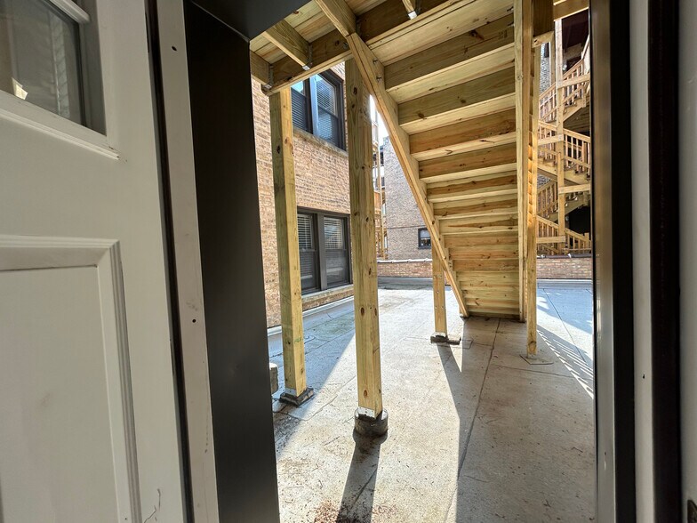 Building Photo - 1000 Crain St