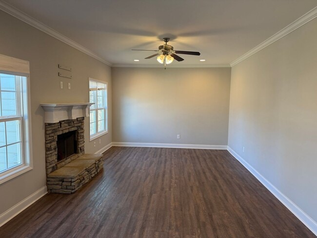 Building Photo - Charming 4 Bedroom Home in East Point of Opelika