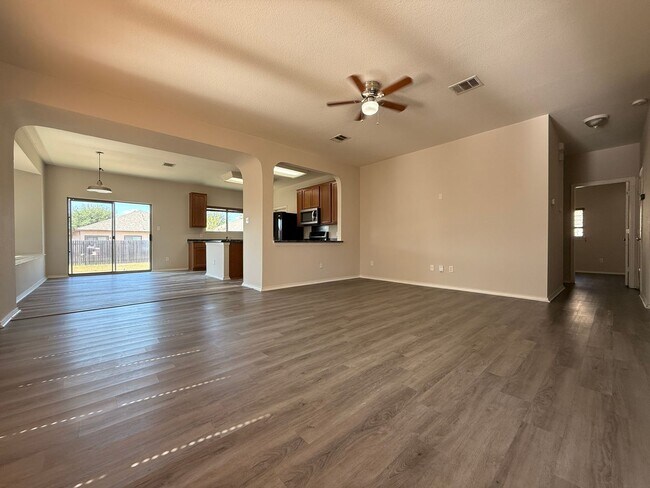 Building Photo - 1722 E Mesa Park Dr