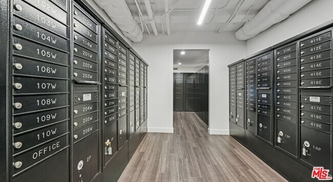 Building Photo - 290 N Hudson Ave